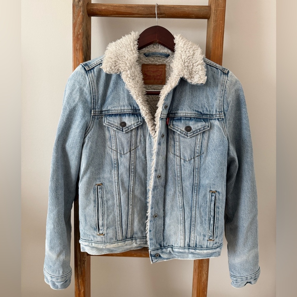 Levi’s Sherpa-Lined Denim Trucker Jacket – Womens Size XS